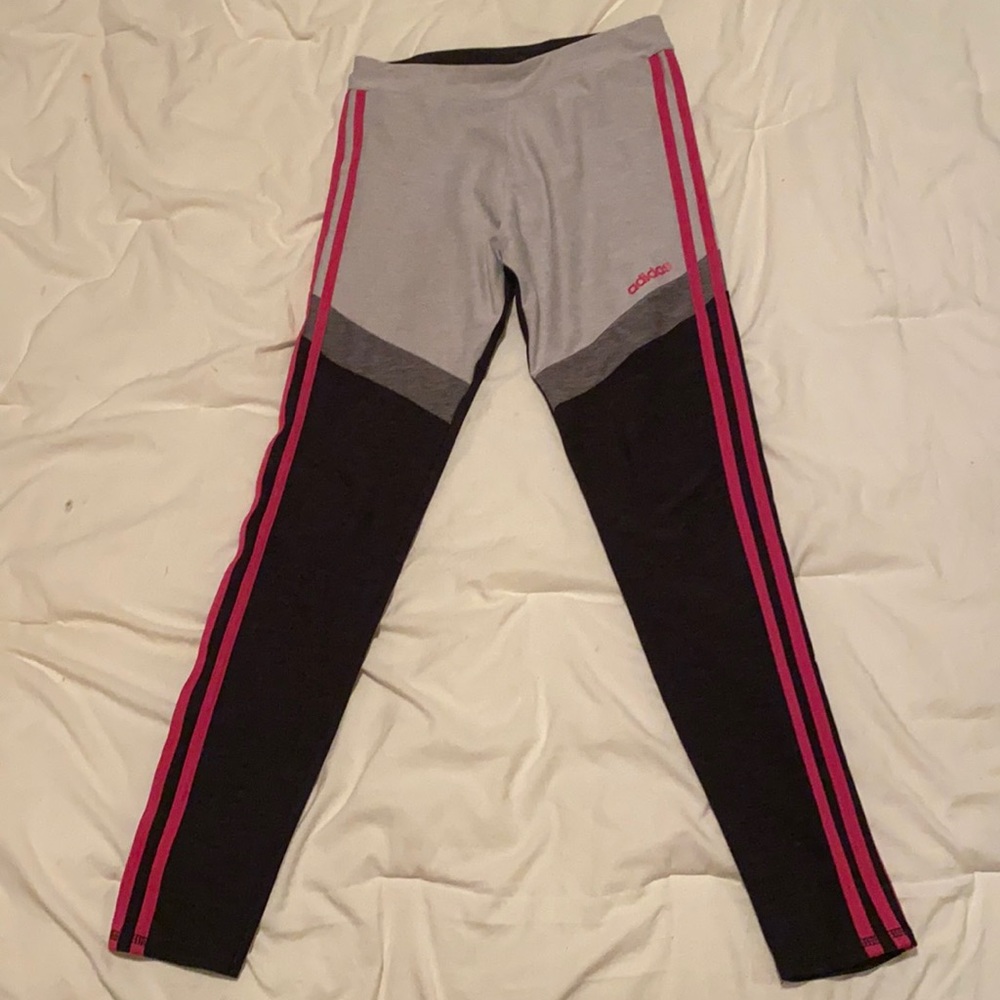 Adidas leggings size xl in kids fits small
